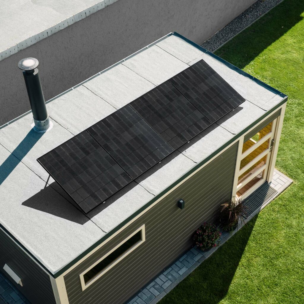 Balkonkraftwerk auf TinyHaus von Priwatt