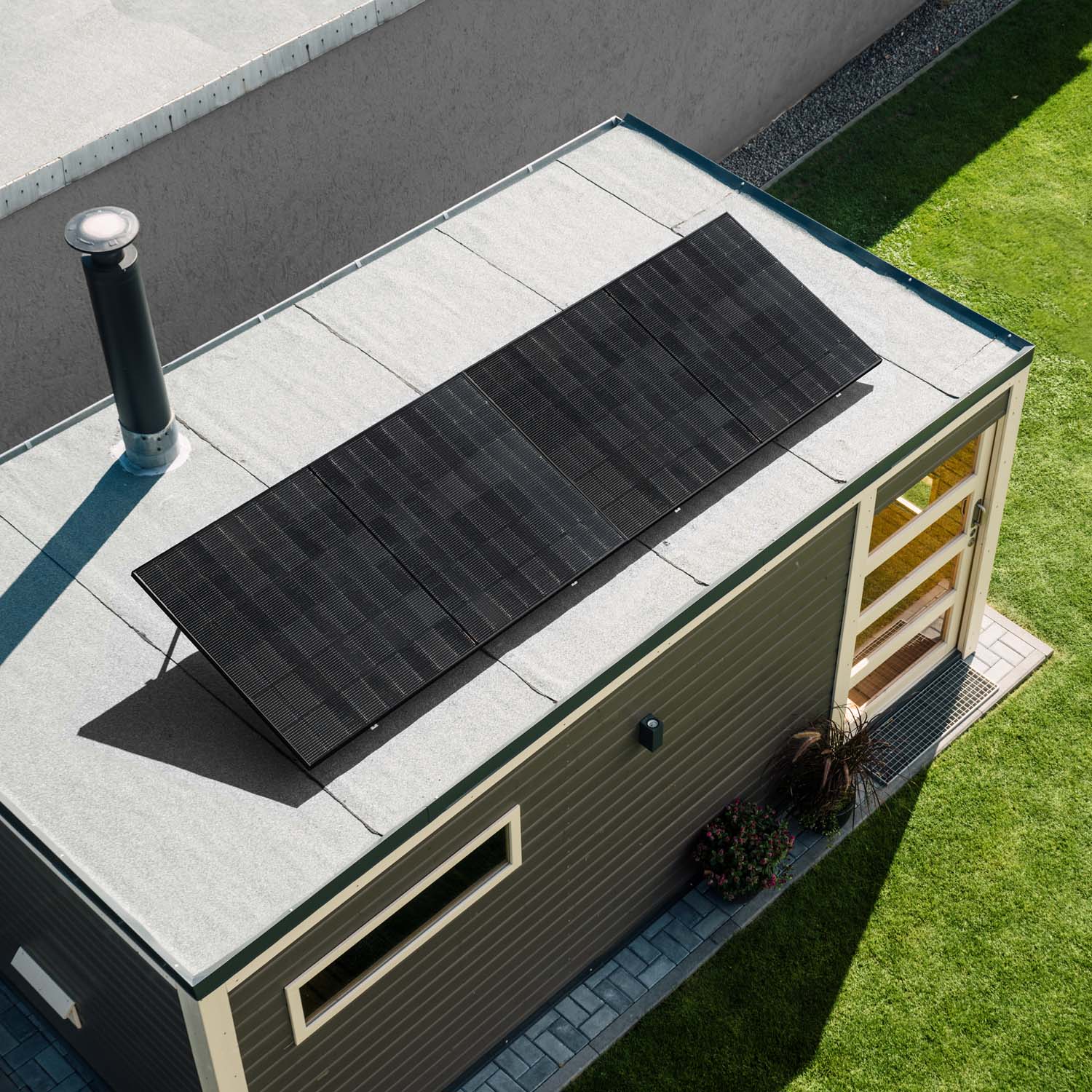 Balkonkraftwerk auf TinyHaus von Priwatt