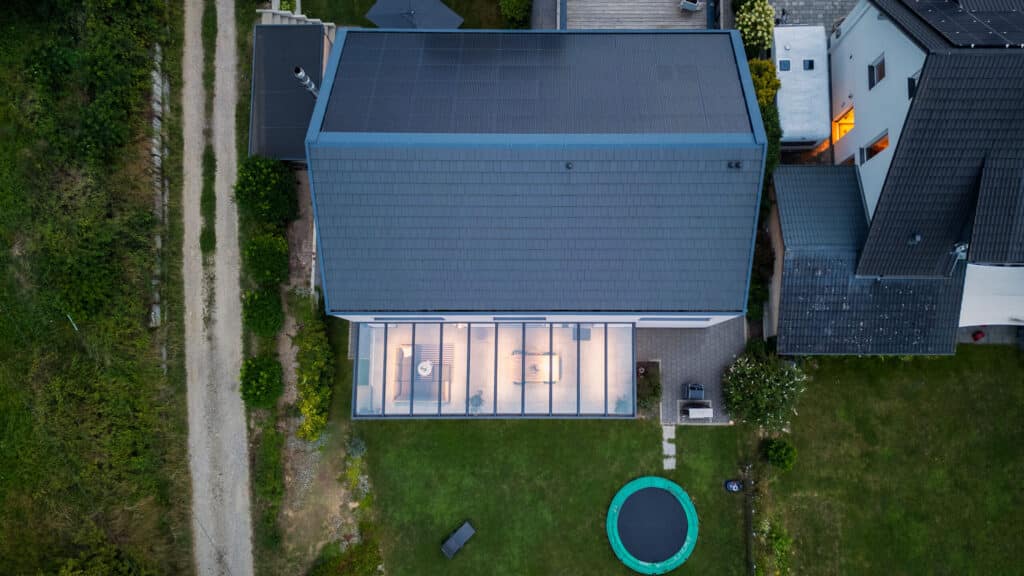 Terrassendach mit intergrierter Beleuchtung von oben