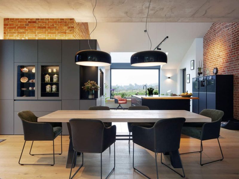 Kueche Leicht Vitrine modern Embert Raumkonzept