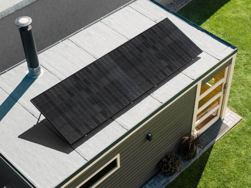 Balkonkraftwerk auf TinyHaus von Priwatt
